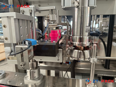 Máquina tapadora de 2 cabezales con seguimiento automático